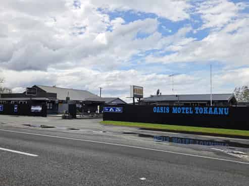 Oasis Motel & Holiday Park