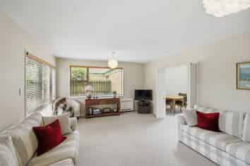 2/4 Gatonby Place, Avonhead