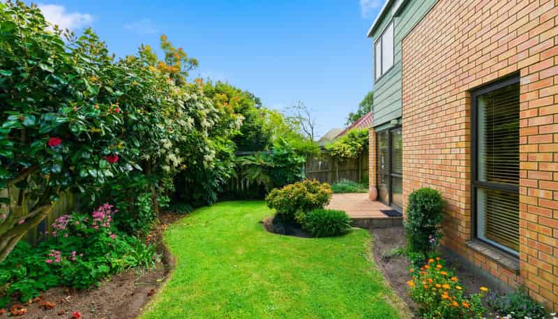 2/4 Gatonby Place, Avonhead