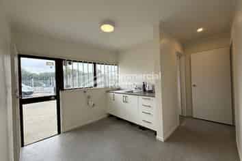 Tradie’s Dream HQ On Andromeda Cres!