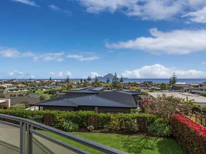 11 Island View Heights, Coastlands