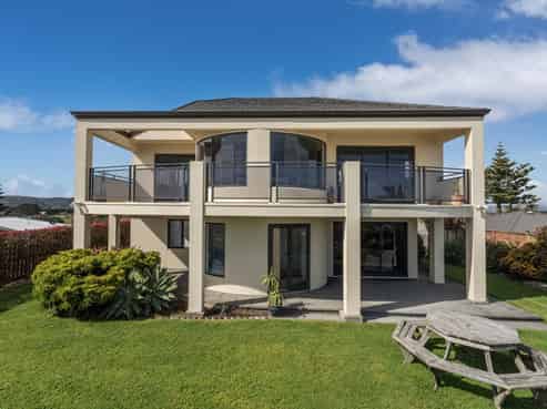 11 Island View Heights, Coastlands