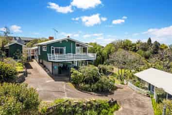 110 & 110A Beach Road, Castor Bay