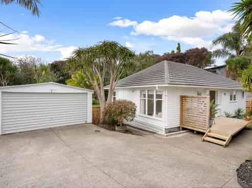 1 Glenford Lane, Te Atatu Peninsula