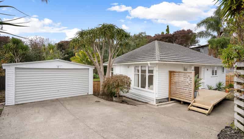 1 Glenford Lane, Te Atatu Peninsula