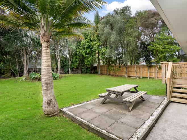 1 Glenford Lane, Te Atatu Peninsula