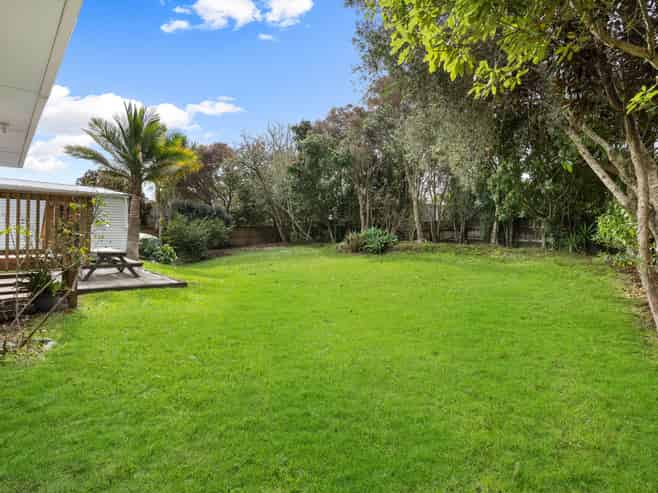 1 Glenford Lane, Te Atatu Peninsula