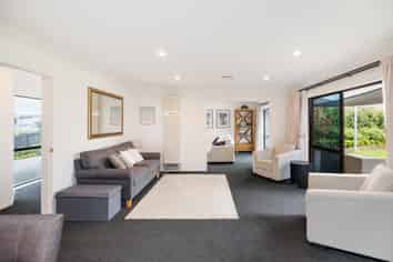 77 Pacific Drive, Fitzherbert