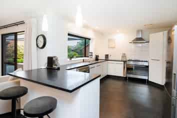 77 Pacific Drive, Fitzherbert