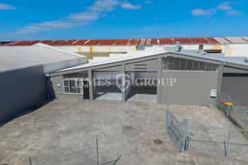 HENDERSON WAREHOUSE & GATED YARD || VACANT