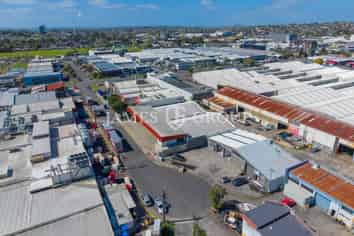 HENDERSON WAREHOUSE & GATED YARD || VACANT