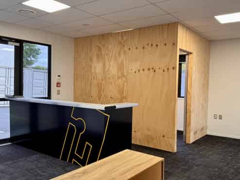 The current tenant is offering a great incentive