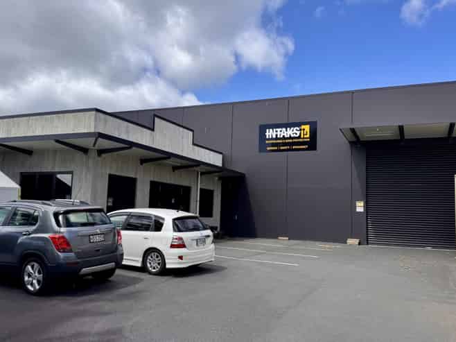 The current tenant is offering a great incentive