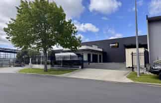 The current tenant is offering a great incentive