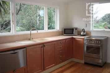 6  Pembroke Road East, Stratford