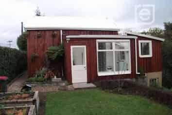 6  Pembroke Road East, Stratford