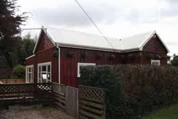 6  Pembroke Road East, Stratford