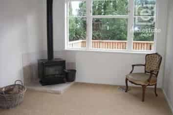 6  Pembroke Road East, Stratford