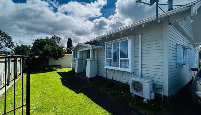 2 Moore Avenue , Tawhero