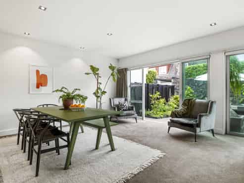 7/258 Hurstmere Road, Takapuna