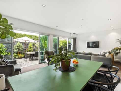 7/258 Hurstmere Road, Takapuna