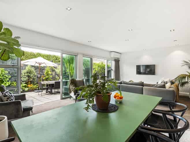 7/258 Hurstmere Road, Takapuna