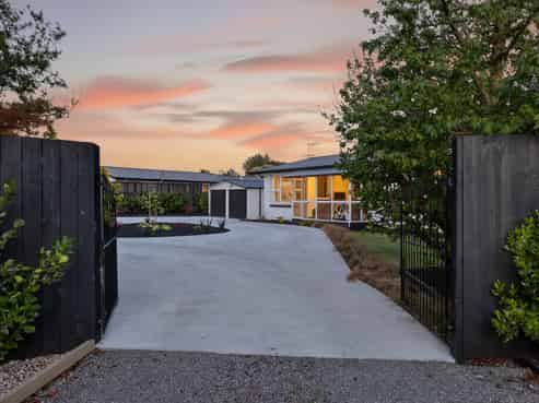 100 Avondale Road, Avondale