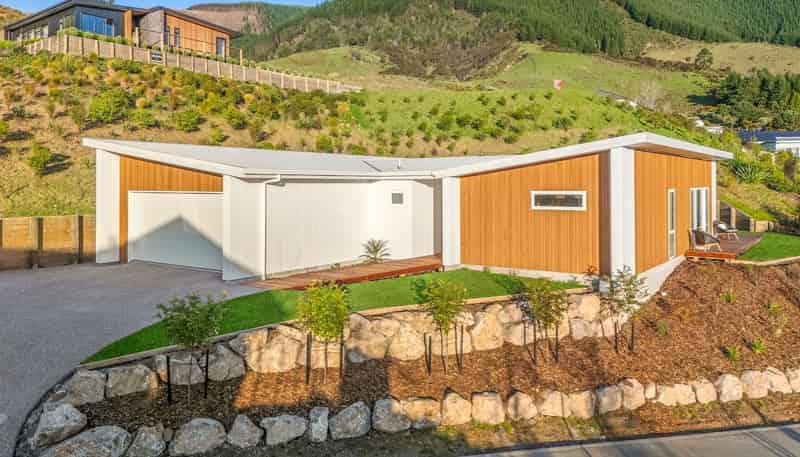 2 Charters Lane, Stoke