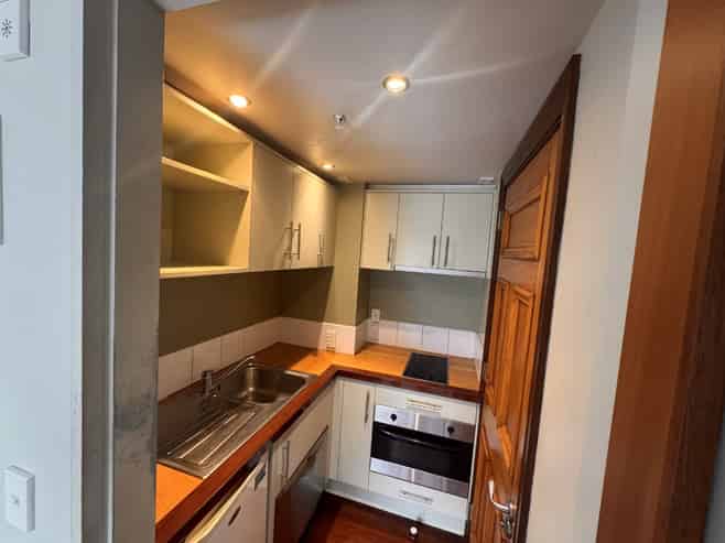 Bedsit/195 The Terrace, Wellington Central