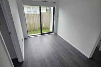 2/41 Charles Dickens Drive, Mellons Bay