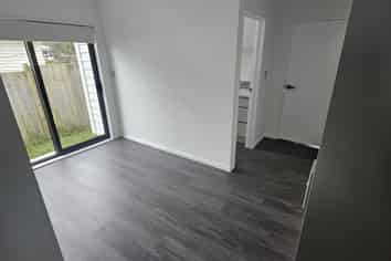 2/41 Charles Dickens Drive, Mellons Bay