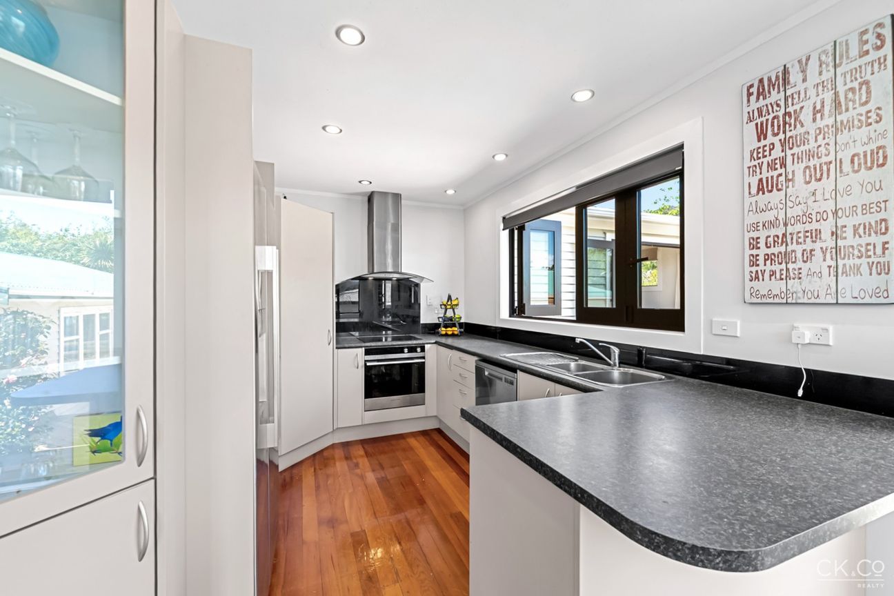Classic Kiwi quarter-acre dream! - Bild 6