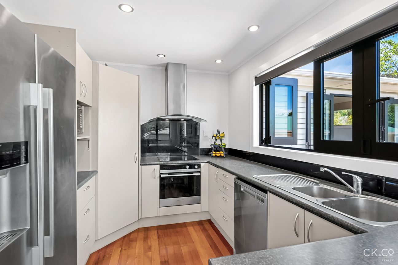 Classic Kiwi quarter-acre dream! - Bild 2