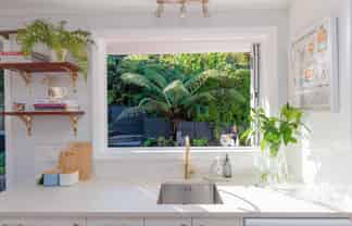 10 Cotswold Crescent, Newlands