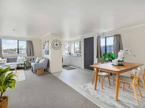 28 Misty Valley Drive, Henderson