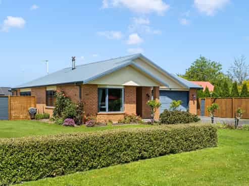 77 Reading Street, Greytown