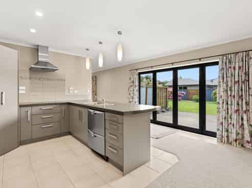 77 Reading Street, Greytown