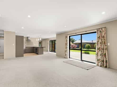 77 Reading Street, Greytown