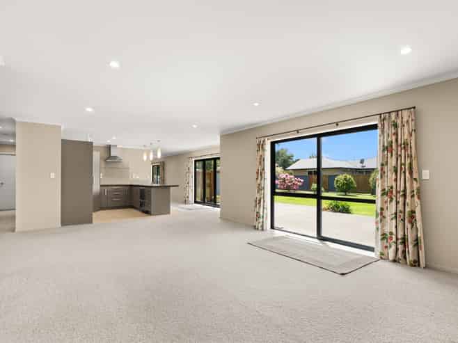 77 Reading Street, Greytown