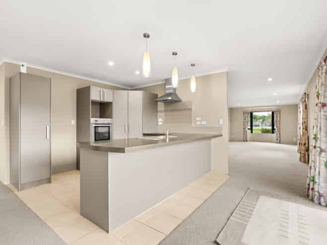 77 Reading Street, Greytown