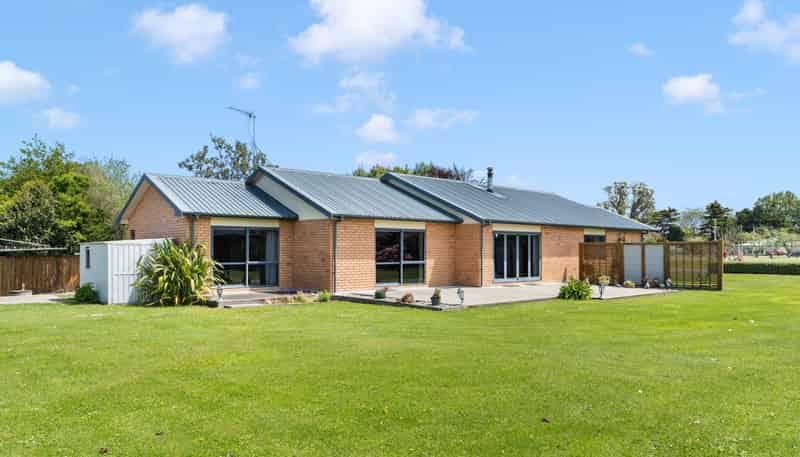 77 Reading Street, Greytown