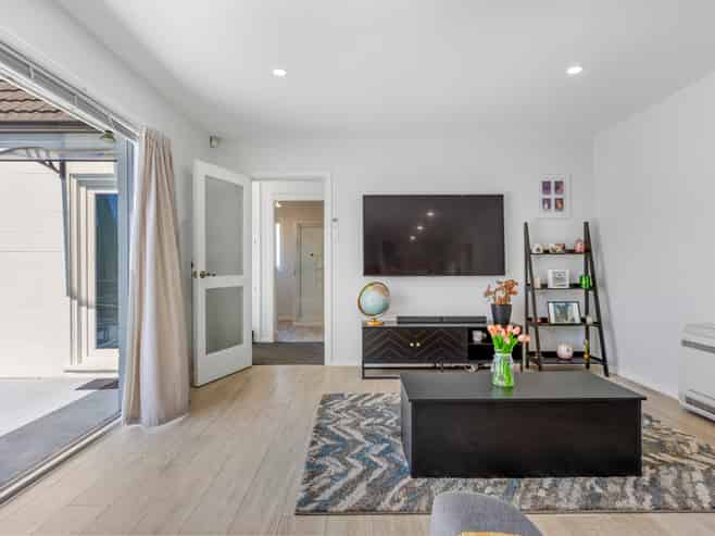 1/239 New Brighton Road, Burwood