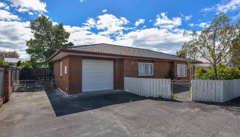 72 Pembroke Street , Carterton
