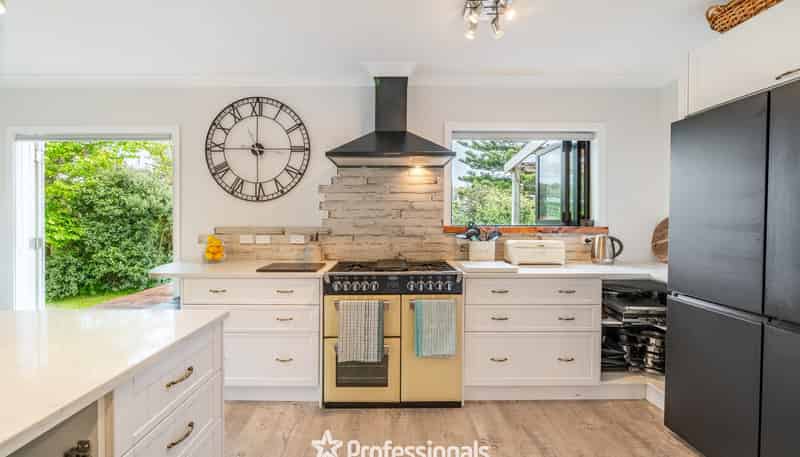 8 Sydney Crescent, Raumati South