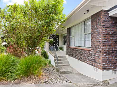 2/59 Newington Road, Henderson