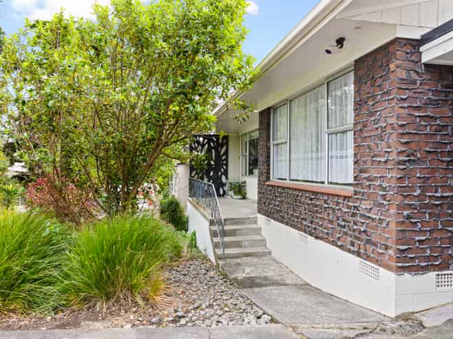 2/59 Newington Road, Henderson