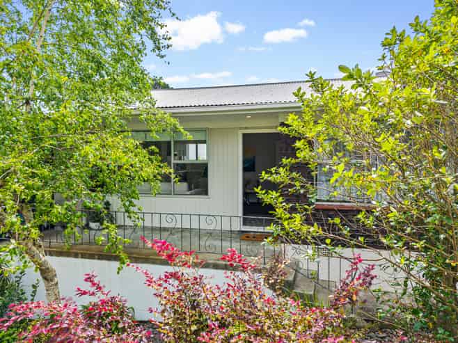 2/59 Newington Road, Henderson