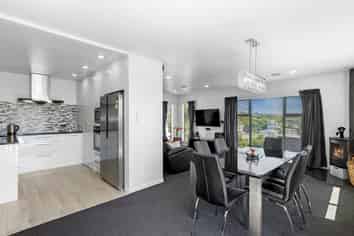 25 Griffiths Grove, Newlands