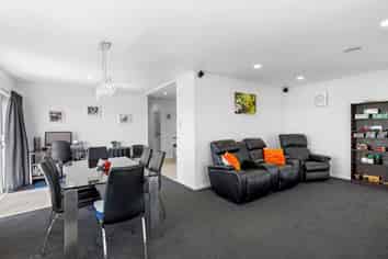 25 Griffiths Grove, Newlands