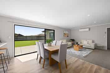 6 Sylvester Crescent, Flagstaff